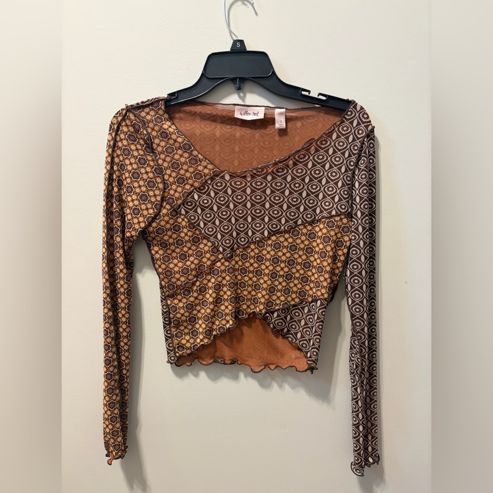 Willow & Root Geometric Long Sleeve mesh crop Top